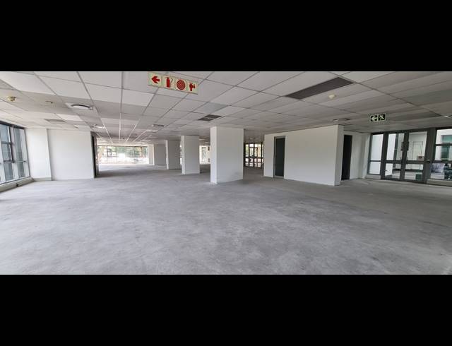 645M² OFFICE TO LET IN MAGALIESSIG